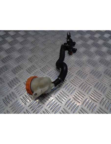 maitre cylindre frein arriere moto honda 750 vfr rc24