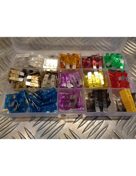 boite de 140 standart fusibles 2A , 3A , 5A , 7.5A , 10A , 15A , 20A , 25A , 30A
