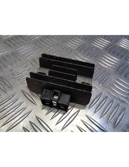 regulateur charge batterie scooter piaggio 125 x9