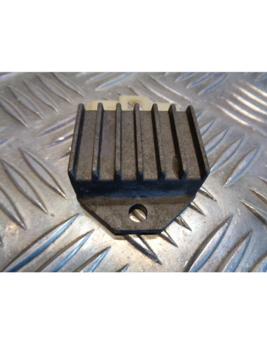 regulateur charge batterie scooter malaguti 50 f10