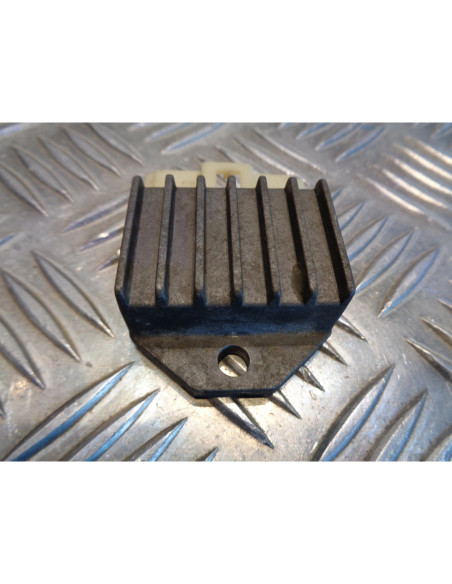 regulateur charge batterie scooter malaguti 50 f10