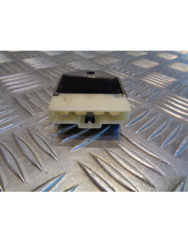 regulateur charge batterie scooter malaguti 50 f10