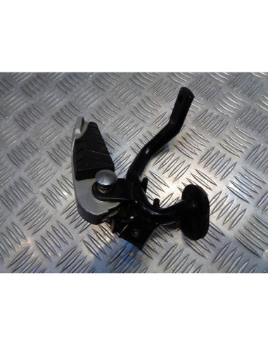platine repose cale pied arriere droit scooter sym 250 gts