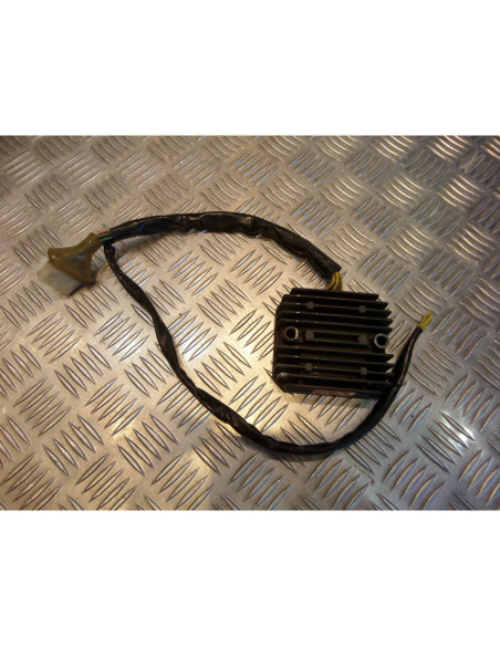 regulateur charge batterie moto honda vf 700 c magna rc21