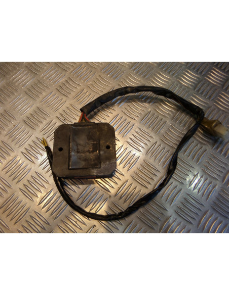 regulateur charge batterie moto honda vf 700 c magna rc21