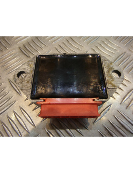regulateur charge batterie scooter piaggio 50 nrg typhoon