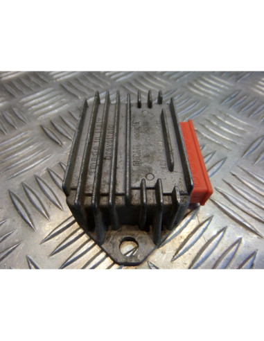 regulateur charge batterie scooter piaggio 50 nrg typhoon