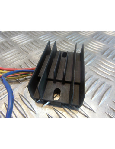 regulateur de charge batterie scooter aprilia 125 scarabeo zd4pca