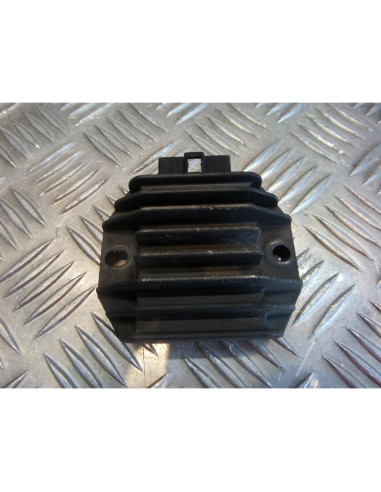 regulateur de charge batterie scooter piaggio 125 x8