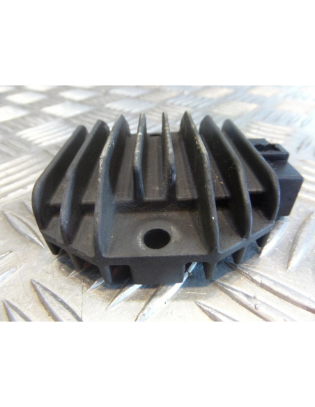 regulateur de charge batterie scooter piaggio 125 x8