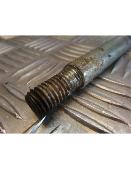 axe roue avant de scooter piaggio 125 x8