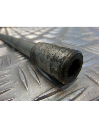 axe roue avant de scooter piaggio 125 x8