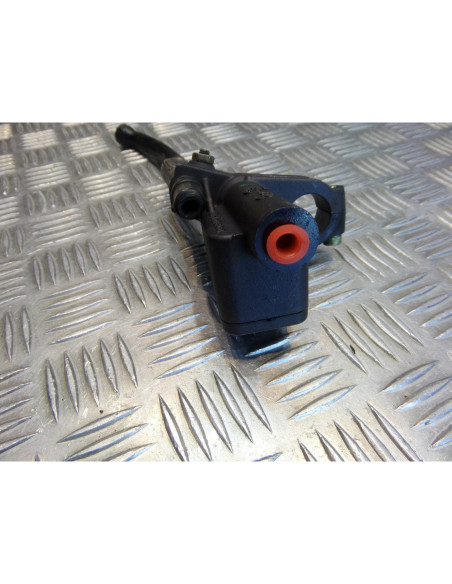 maitre cylindre gauche frein arriere scooter renault 125 kouranos