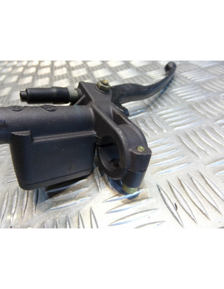 maitre cylindre gauche frein arriere scooter renault 125 kouranos