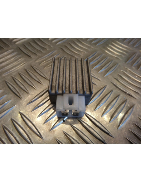 regulateur charge batterie scooter kymco 50 agility 4 temps 12 pouces