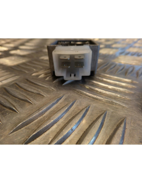 regulateur charge batterie scooter kymco 50 agility 4 temps 12 pouces