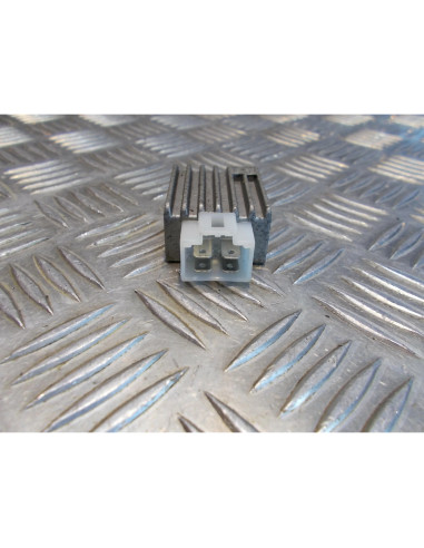 regulateur 4 pin scooter chinois 50 125 chinois gy6 139qmb 1e40qmb 152qmi longji