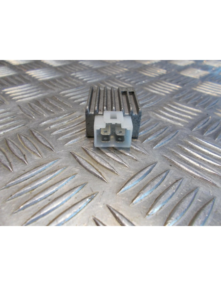 regulateur 4 pin scooter chinois 50 125 chinois gy6 139qmb 1e40qmb 152qmi longji