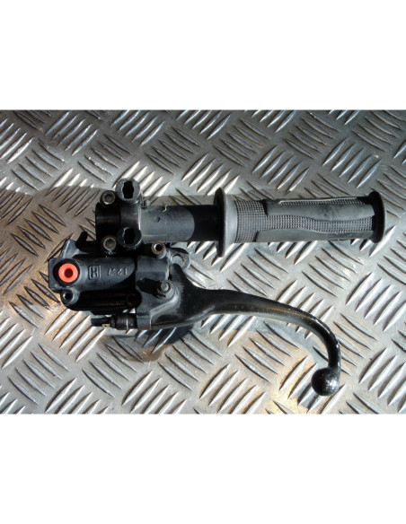 maitre cylindre frein avant poignee accelerateur scooter aprilia 125 atlantic