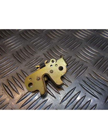 mecanisme verrouillage ouverture selle scooter peugeot 50 kisbee 4 temps