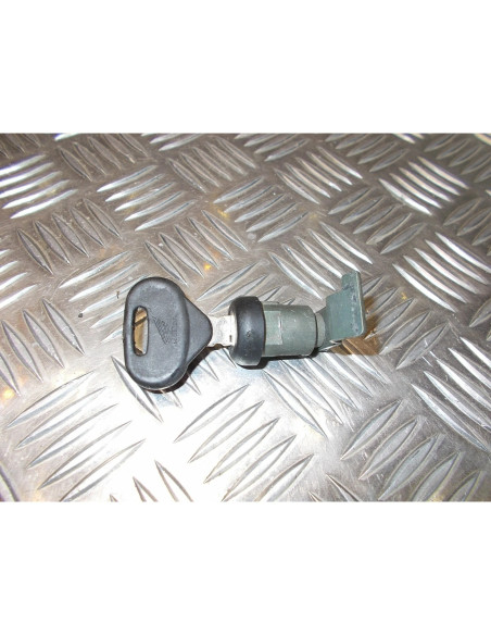 serrure trappe avant boite a gant scooter honda 125 dylan
