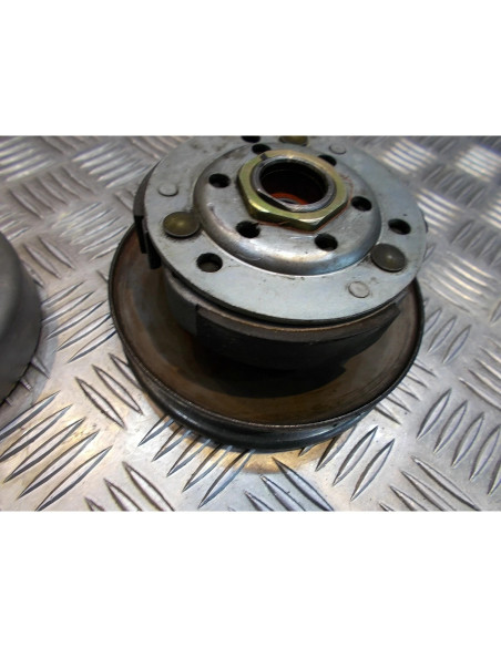 embrayage cloche correcteur couple scooter piaggio 50 fly 4 temps