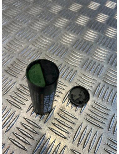 Tube cremes maquillage camo bi-color bcb camouflage vert et noir