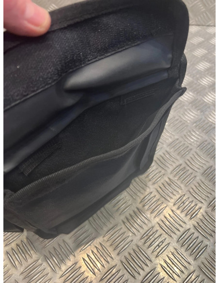 sac a main et bandouilere tactique noir