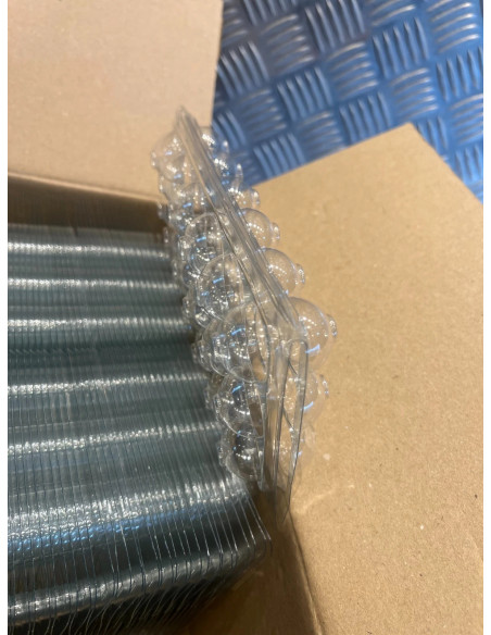 carton de 125 boites de 18 oeufs de caille en plastique