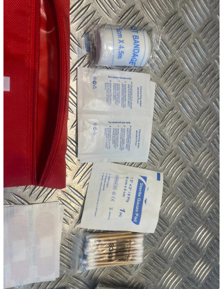 pharmacie premier secours urgence survie randonnée voiture maison kit urgence