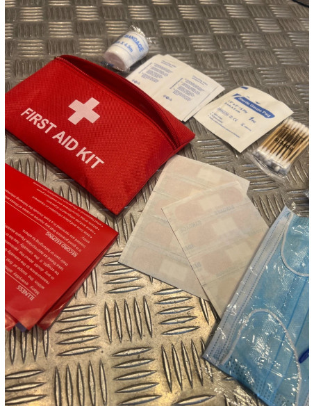 pharmacie premier secours urgence survie randonnée voiture maison kit urgence