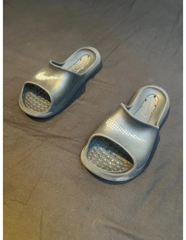 tong claquette nike enfant noir victori one shower 25cm taille 39