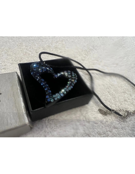 Collier cristaluna beau pendentif acrylique cristal noir swarovski aigue-marine