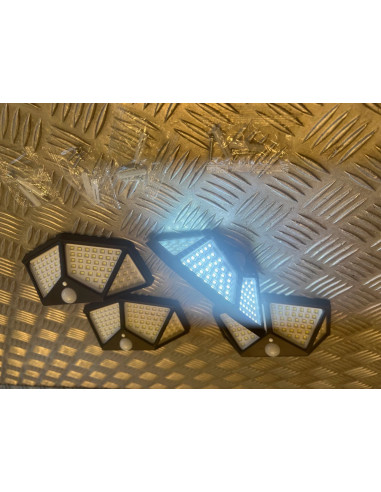 kit de 4 lampes solaires murales extérieures à 100 LED