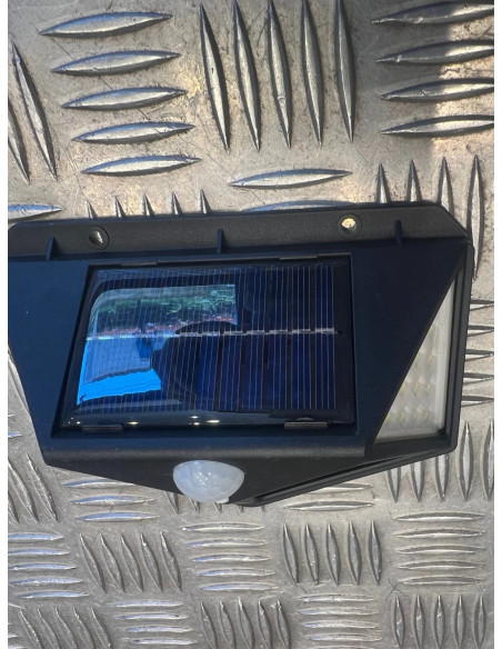 kit de 4 lampes solaires murales extérieures à 100 LED