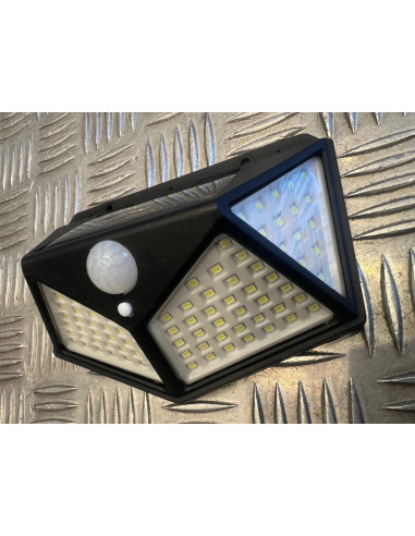 kit de 4 lampes solaires murales extérieures à 100 LED