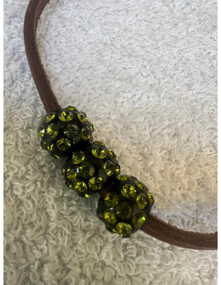 Collier cuir marron 3 pendentif sphère cristal acrylique noir swarovski olivine