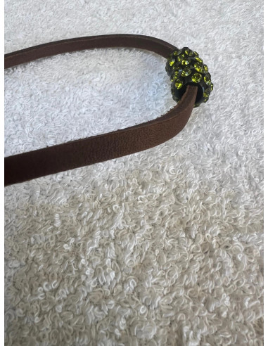 Collier cuir marron 3 pendentif sphère cristal acrylique noir swarovski olivine