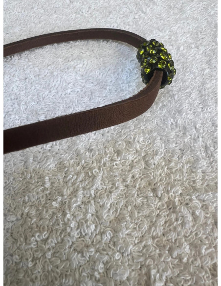 Collier cuir marron 3 pendentif sphère cristal acrylique noir swarovski olivine