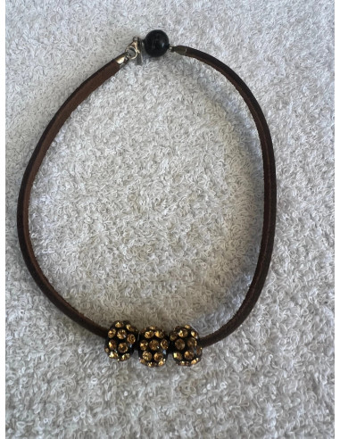 Collier cuir marron avec 3 pendentif sphère en cristal acrylique noir swarovski