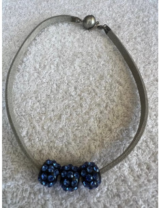 Collier cuir blanc avec 3 pendentif sphère en cristal acrylique noir swarovski