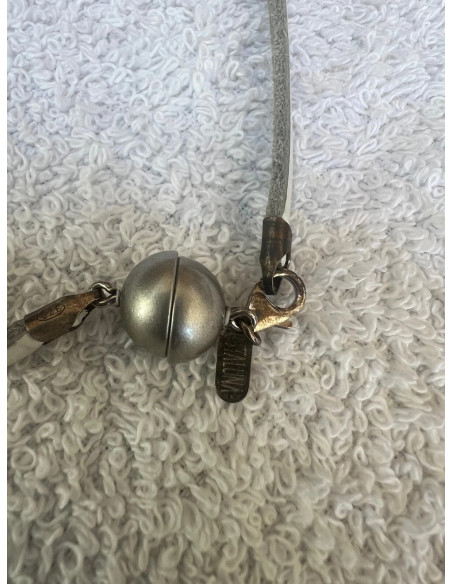 Collier cuir blanc avec 3 pendentif sphère en cristal acrylique noir swarovski