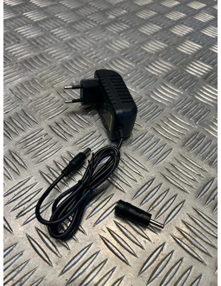 Alimentation transfo 12v - 2a lyw-1220c avec 2 embout pour camera et autres