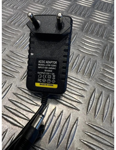 Alimentation transfo 12v - 2a lyw-1220c avec 2 embout pour camera et autres