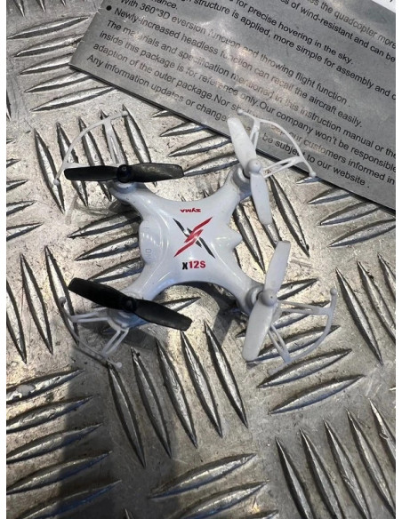 jouet nini gyroscope x12s drone quadcopter syma