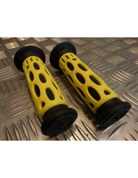 paire de poignée revêtement caoutchouc guidon 22 mm progrip 768 jaune et noir mo