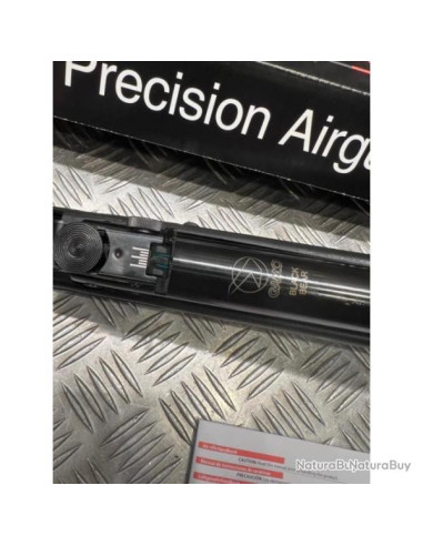 Neuf    Énergie: 16 joules Vitesse du plomb classique: jusqu’à 305 m/s Poids: 2.4 kilos Longueur: 110 cm Mécanisme: Réarmement m