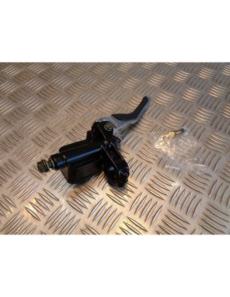 maitre cylindre gauche frein arriere scooter mbk 50 nitro yamaha aerox universel