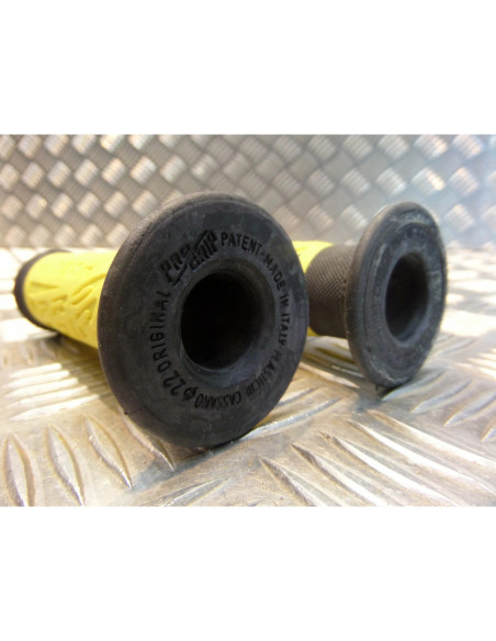 paire poignee revetement caoutchouc guidon 22 mm progrip 716 jaune et noir moto