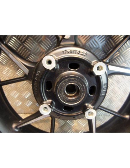 roue jante pneu arriere 150 70 17 x 4,25 moto Triumph 900 street twin 2019